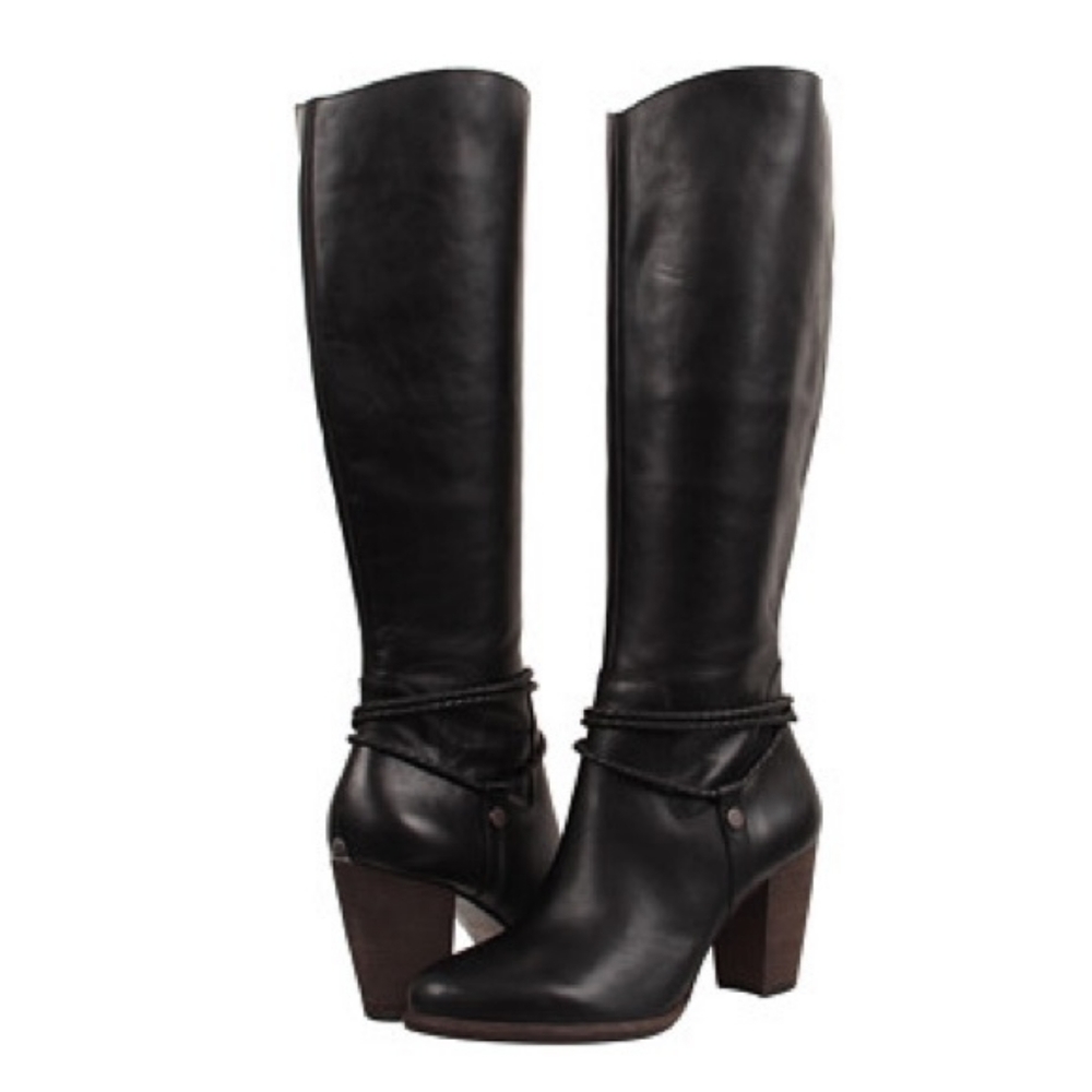 UGG Noema boots